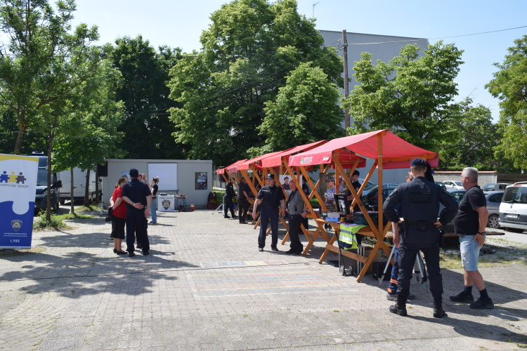 Slika /PU_SiM/AA NOVE Ilustracije/prevencija/Dan otvorenih vrata u Petrinji 2023/naslovna.jpg